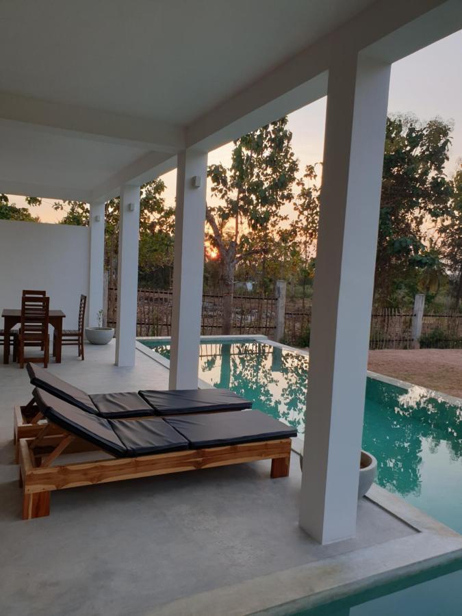 Giri Villa Тангале Екстериор снимка