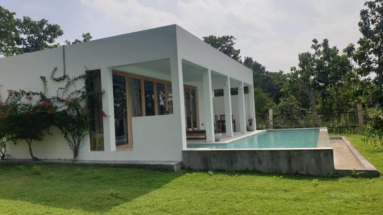 Giri Villa Тангале Екстериор снимка
