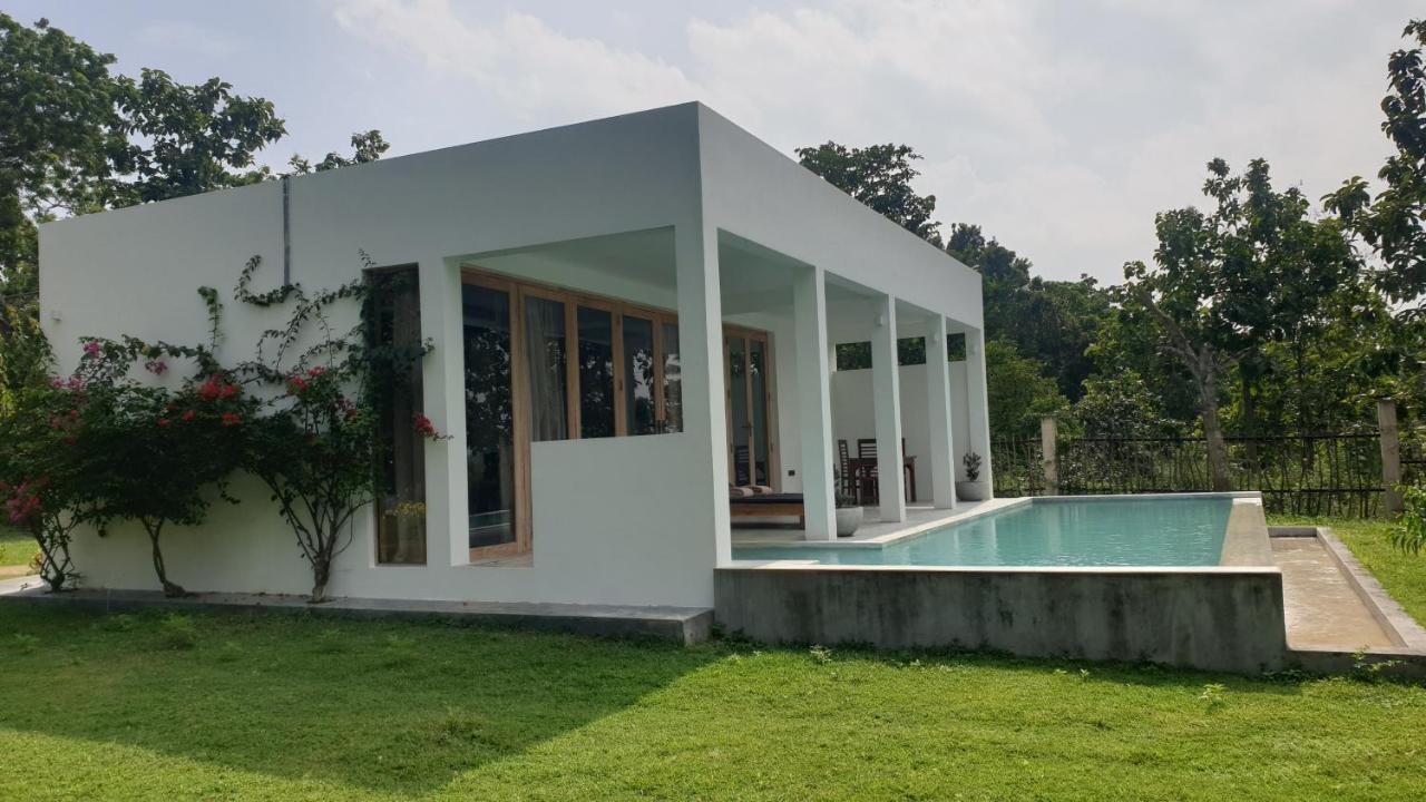 Giri Villa Тангале Екстериор снимка