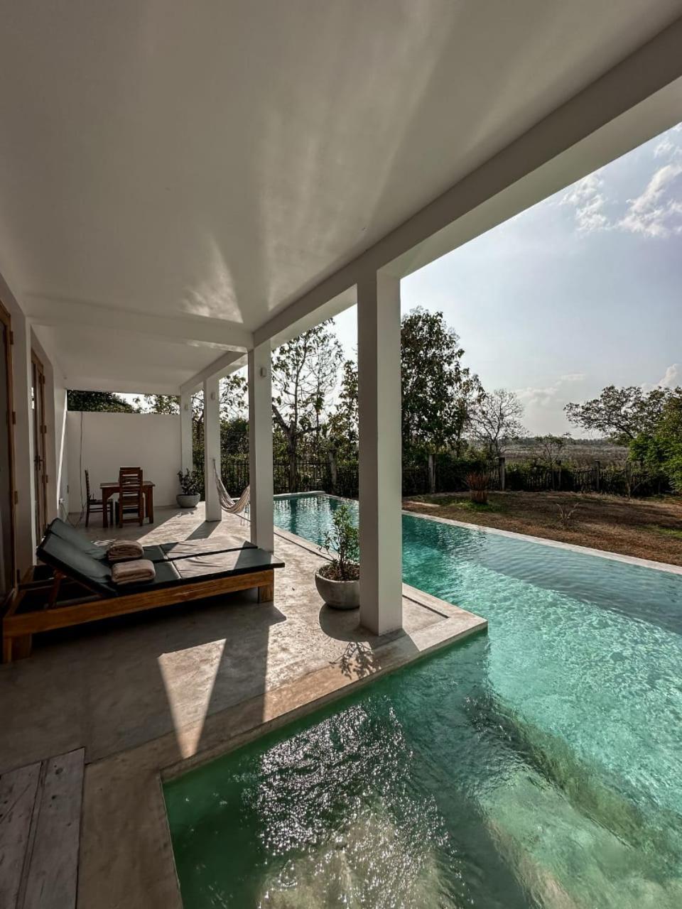 Giri Villa Тангале Екстериор снимка