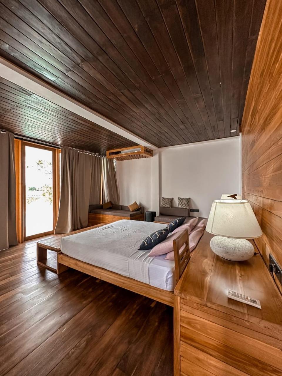 Giri Villa Тангале Екстериор снимка